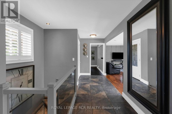 Laundry room - 20 Douglas Drive, New Tecumseth, ON L9R1J9 Photo 5