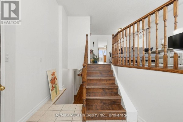 Eating area - 20 Eakins Crescent, Kawartha Lakes, ON K9V6J9 Photo 3