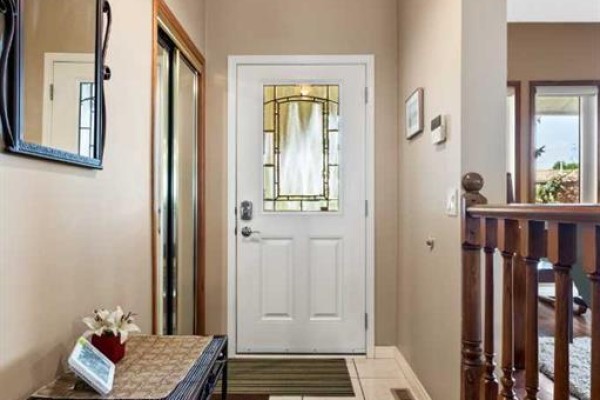 Living room - 20 Edendale Crescent Nw, Calgary, AB T3A3W8 Photo 5