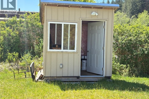 20 Edith Rd, Tahsis, BC V0P1X0 Photo 4