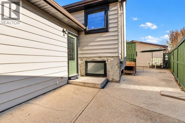 Bedroom - 20 Erin Croft Place Se, Calgary, AB T2B2V3 Photo 2