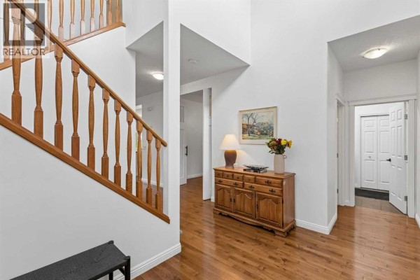 Living room - 20 Everbrook Link Sw, Calgary, AB T2Y0C9 Photo 3