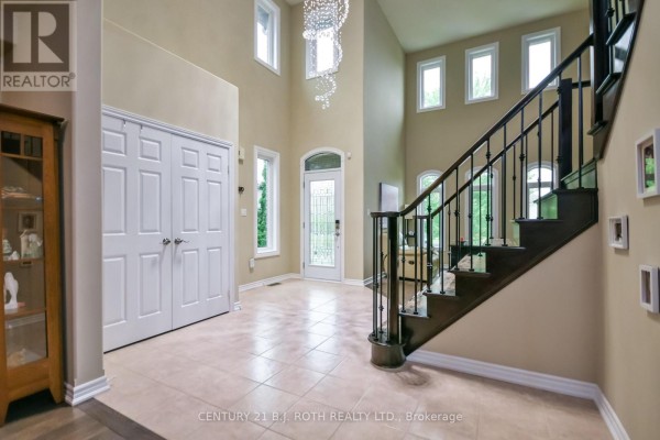 Family room - 20 Falcon Crescent, Barrie, ON L4N0Y9 Photo 3