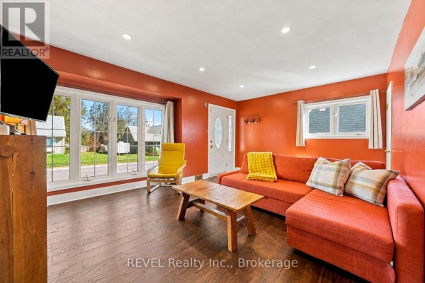 Sunroom - 20 Fifth Street, Belleville, ON K8N4S3 Photo 5