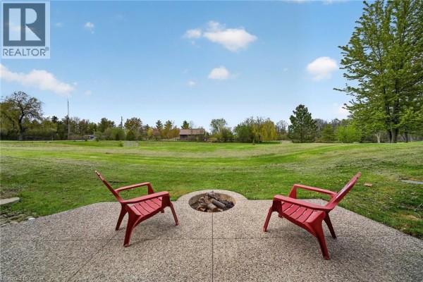 Den - 20 Haldimand Trail, Dunnville, ON N1A1W9 Photo 4
