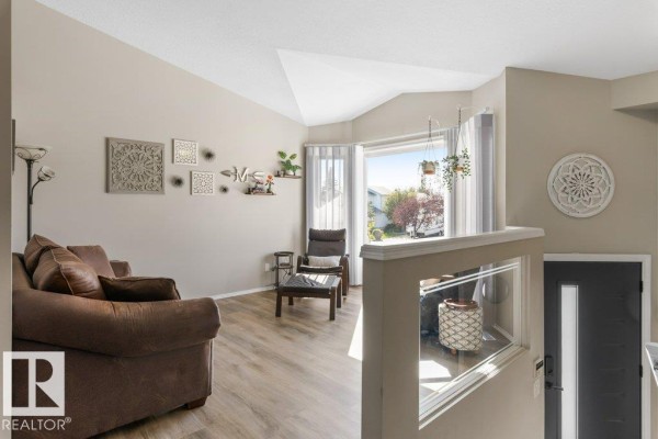 Family room - 20 Holly Pl, St  Albert, AB T8N6W7 Photo 3