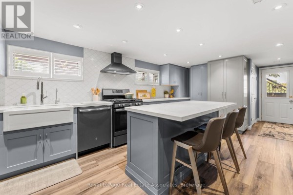 Dining room - 20 Honeywood Road, Toronto, ON M3N1B2 Photo 5