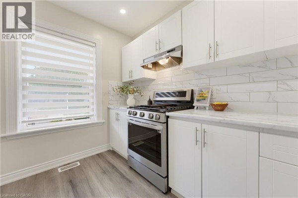 4pc Bathroom - 20 House Avenue, Brantford, ON N3R4G6 Photo 5
