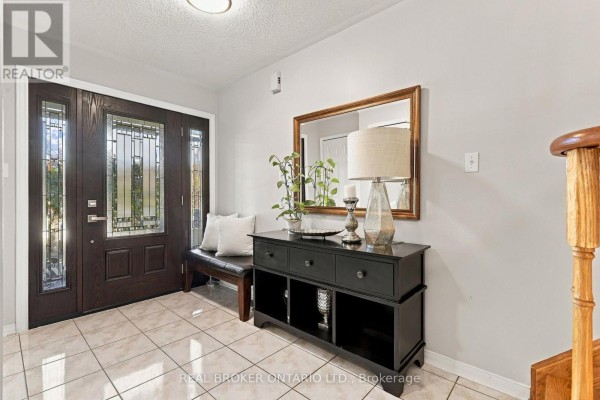 Eating area - 20 Kendra Court, Brampton, ON L7A1L8 Photo 3
