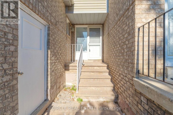 20 Langdale Crescent, Brampton, ON L6Y4S2 Photo 2