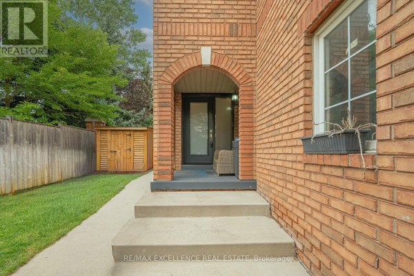 20 Manett Crescent, Brampton, ON, photo 2