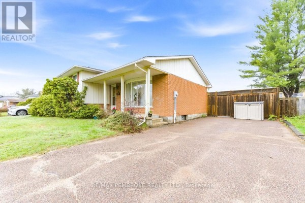 Living room - 20 Maple Avenue, Petawawa, ON K8H2Y5 Photo 4