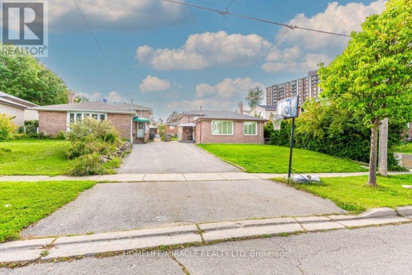 20 Mayhill Crescent, Toronto, ON, photo 3