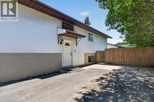 Bedroom - 20 Mckinley Road Se, Calgary, AB T2Z1T6 Photo 3