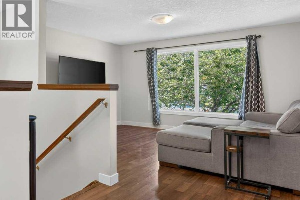 Kitchen - 20 Mckinley Road Se, Calgary, AB T2Z1T6 Photo 5