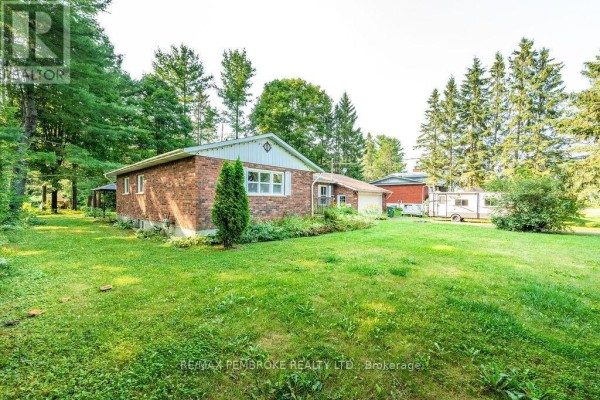 Bedroom - 20 Meadowbrook Drive, Laurentian Valley, ON K8A7C3 Photo 2