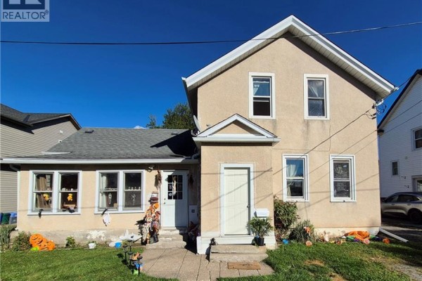 20 N Carleton Street, Thorold, ON L2V2A4 Photo 2