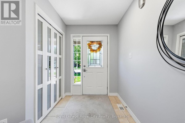 Bedroom 2 - 20 Peer Drive, Guelph, ON N1C1H1 Photo 5