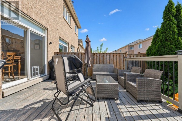 Living room - 20 Percy Gate, Brampton, ON L7A3S1 Photo 3