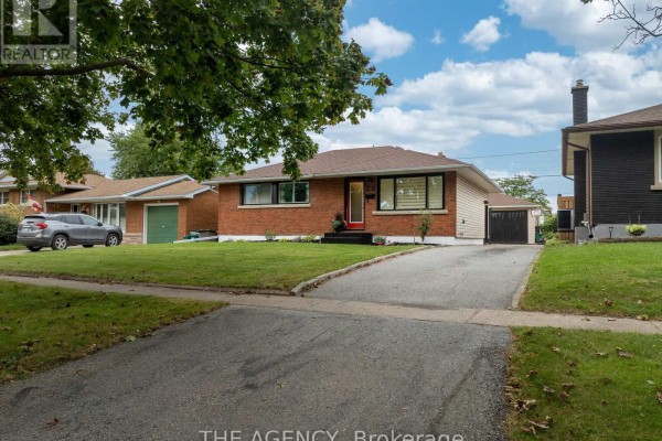 Bedroom 2 - 20 Ridge Point Drive, St  Catharines, ON L2T2S9 Photo 4