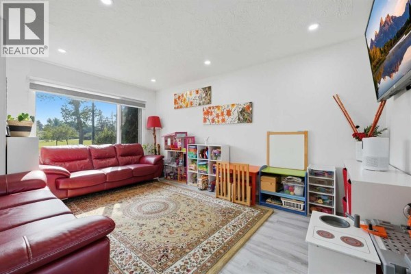 Recreational, Games room - 20 Rossburn Crescent Sw, Calgary, AB T3C2N5 Photo 5