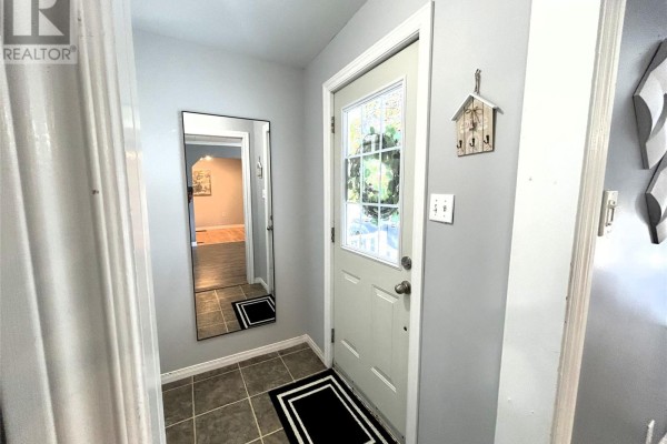 Foyer - 20 Sherwood Place, Stephenville, NL A2N1J3 Photo 5