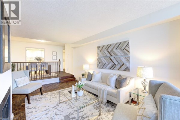 Living room - 20 Speers Road Unit# 304, Oakville, ON L6K3R5 Photo 5