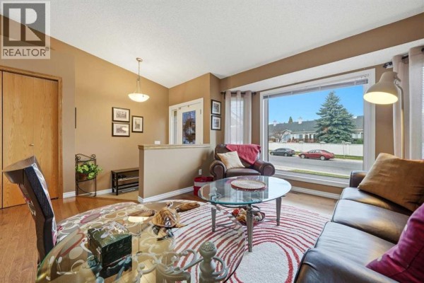 Dining room - 20 Sunlake Road Se, Calgary, AB T2X2T5 Photo 5