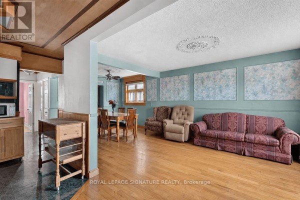 Bedroom 2 - 20 Tiago Ave Avenue, Toronto, ON M4B2A1 Photo 5