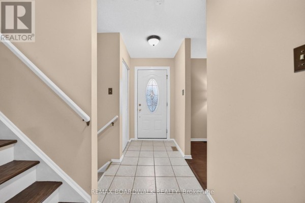 Kitchen - 20 Tripp Crescent, Ottawa, ON K2J1C6 Photo 3