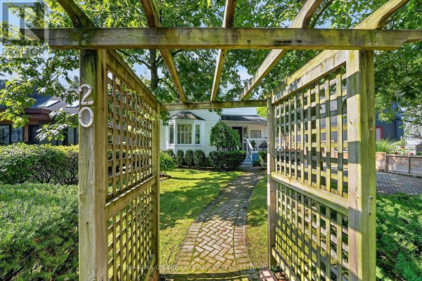 20 Vincent Avenue, Niagara On The Lake, ON, photo 2