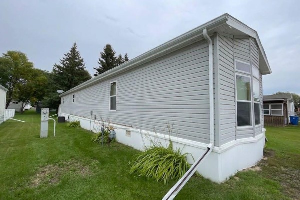 Primary Bedroom - 20 Westpark Place, Neepawa, MB R0J1H0 Photo 3