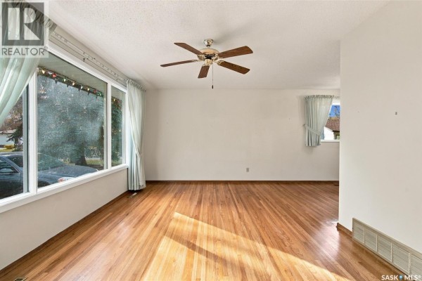 Primary Bedroom - 20 Yarnton Crescent, Regina, SK S4R4A2 Photo 4