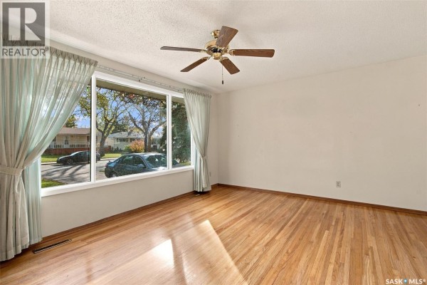 Bedroom - 20 Yarnton Crescent, Regina, SK S4R4A2 Photo 5