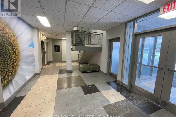 200 - 121 Wellington Street W, Barrie, ON L4N1L2 Photo 3