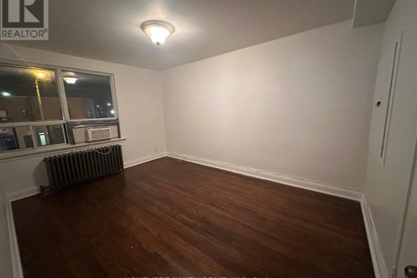 200 - 2597 Eglinton Avenue W, Toronto, ON M6M1T3 Photo 4