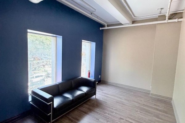 200 - 69 Queen Street E, Toronto, ON M5C1R8 Photo 3