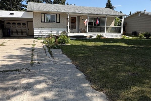 Living room - 200 3rd Street Ne, Ituna, SK S0A1N0 Photo 2