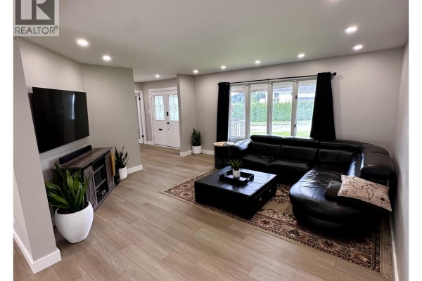 Living room - 200 Alberta Place, Prince Rupert, BC V8J3X8 Photo 5