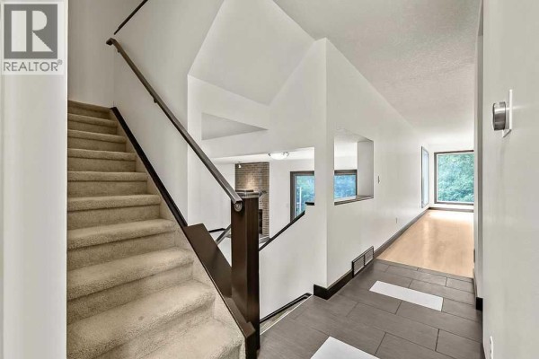 Kitchen - 200 Bernard Drive Nw, Calgary, AB T3K2B7 Photo 3
