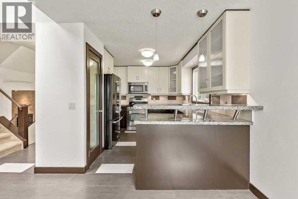 Living room - 200 Bernard Drive Nw, Calgary, AB T3K2B7 Photo 4