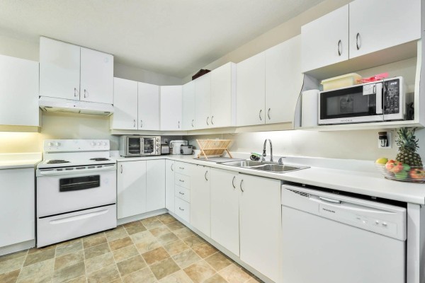 Living room - 200 Boul. De L'hôpital, #3, Gatineau, QC J8T8J6 Photo 3