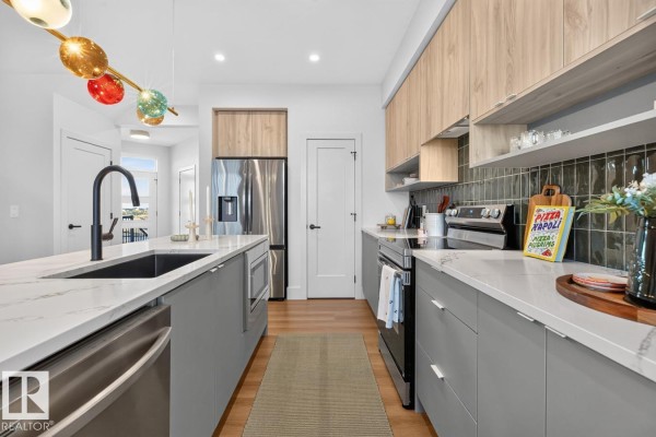 Kitchen - 200 Catria Pt, Sherwood Park, AB T8H3B2 Photo 3