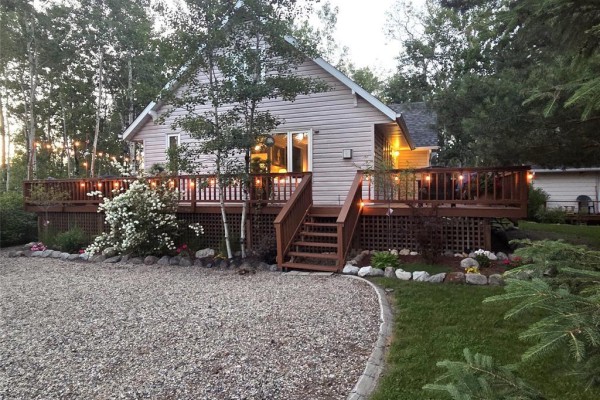 200 Countryside Drive, Onanole, MB R0J1N0 Photo 2