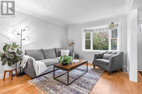 Kitchen - 200 Saint Marks Road, Toronto, ON M6S2H9 Photo 3