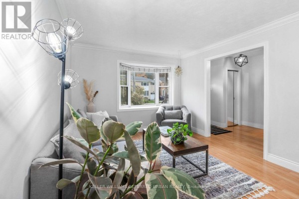 Primary Bedroom - 200 Saint Marks Road, Toronto, ON M6S2H9 Photo 4