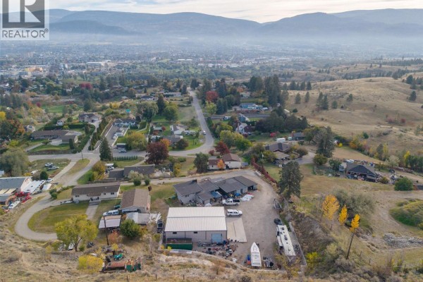Kitchen - 200 West Bench Drive, Penticton, BC V2A8X8 Photo 5