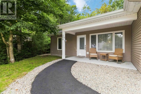200 Winburn Avenue, Bridgewater, NS, photo 2