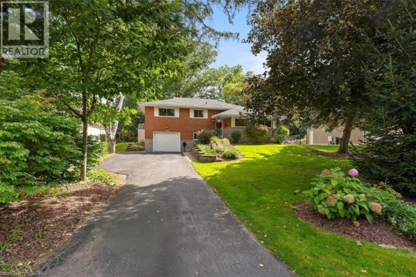 200 Woodview Crescent, Ancaster