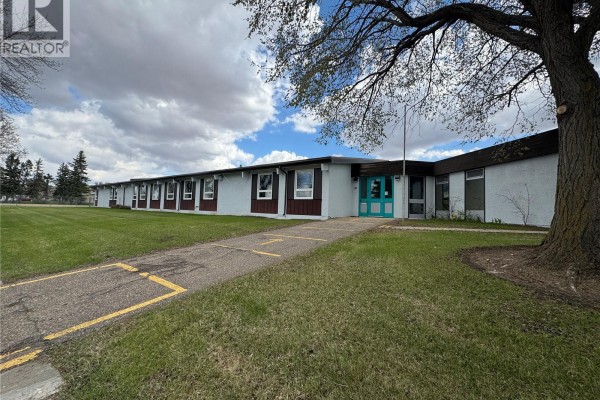 2022 102nd Street, North Battleford, SK S9A1H8 Photo 4